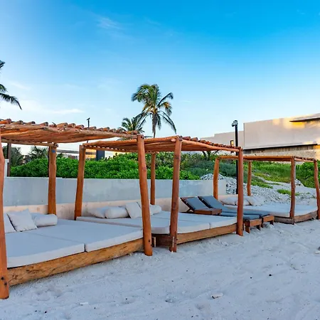 New Modern Apartment 1Bdr - Beach Access